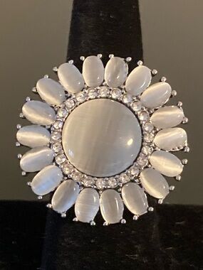 paparazzi White Cat's Eye Sunburst Cocktail Ring